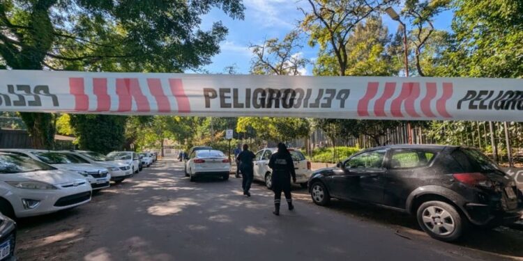 Hallaron muerta a una bebé en la facultad y encontraron a su madre a unas cuadras