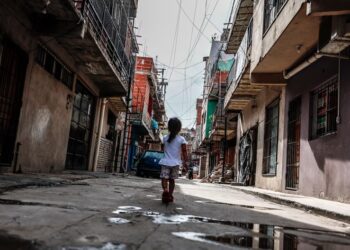 Crisis social en Argentina: más del 50% de los niños es pobre y 3 de cada 10 no se alimentan bien