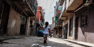 Crisis social en Argentina: más del 50% de los niños es pobre y 3 de cada 10 no se alimentan bien