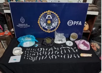 Allanaron una casa en Capital y detuvieron a dos mujeres por presunta venta de drogas