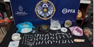 Allanaron una casa en Capital y detuvieron a dos mujeres por presunta venta de drogas