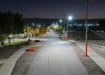 La intendenta de Chimbas inauguró nueva iluminación LED en el Barrio Andacollo VII