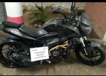 Persecución en Chimbas: escaparon tras caer de una moto robada en Mendoza
