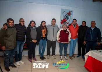25 de Mayo entregó un aporte al Club Sportivo 4 Esquinas para los festejos de su aniversario