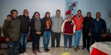 25 de Mayo entregó un aporte al Club Sportivo 4 Esquinas para los festejos de su aniversario
