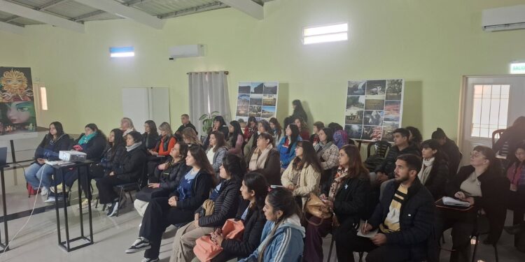 Rawson impulsó una capacitación sobre riego para cultivos de espárragos en la Estación Experimental INTA