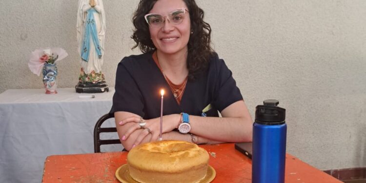Día del Trabajador: Carolina González, la docente que viaja más de 100 km para enseñar en San Juan