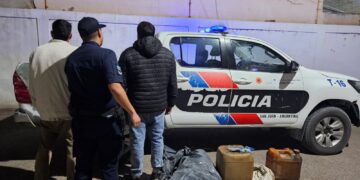 25 de Mayo: demoraron a dos hombres con bidones de gasoil de dudosa procedencia