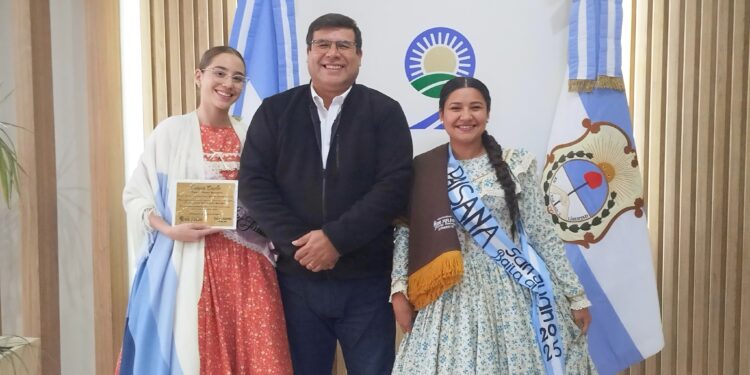 De 9 de Julio a los grandes escenarios: el municipio reconoció a dos artistas que dejan en alto al folklore provincial