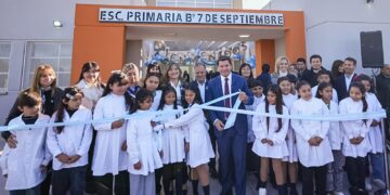 Orrego inauguró en Chimbas una nueva escuela y una ENI