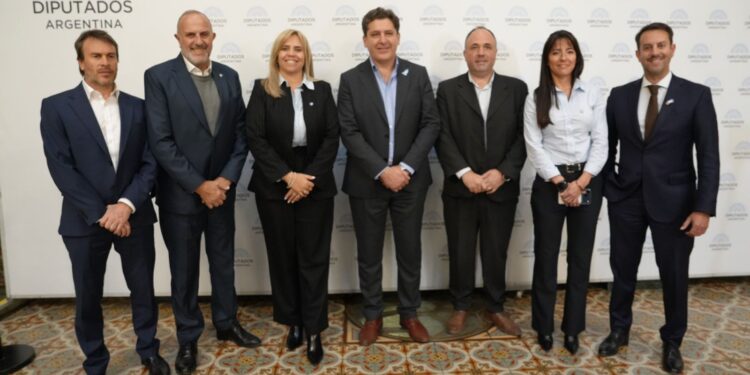 Impulsan proyecto de ley para promover uso de jugos naturales en elaboración de bebidas