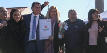 Orrego entregó viviendas en Ullum: 105 familias accedieron a su casa propia