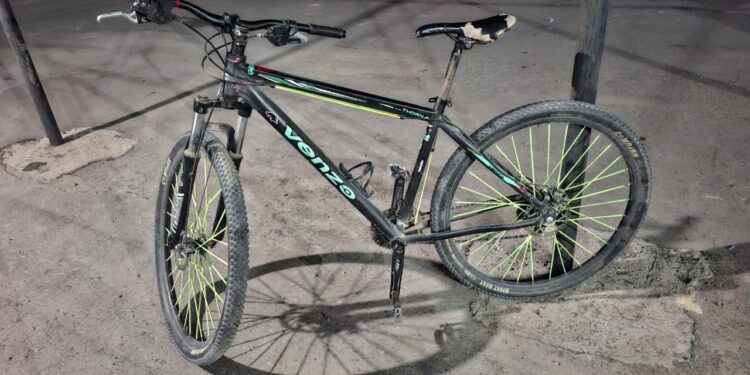Chimbas: detienen a un joven tras robar una bicicleta y huir