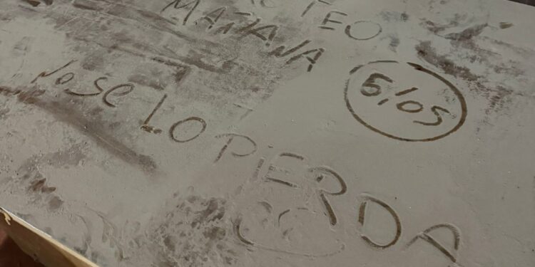 Investigan amenaza de tiroteo en una escuela y vinculan a un joven de 19 años