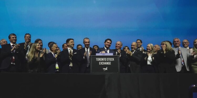 Orrego hizo historia: activó la campana de la Bolsa de Toronto en la Expo Minera