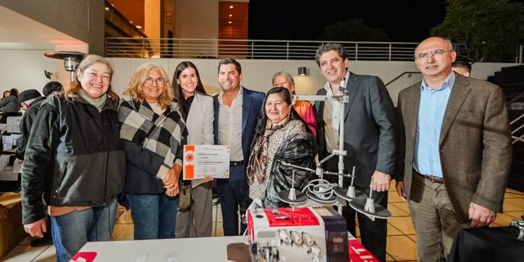 Orrego entregó herramientas y certificados del programa Aprender, Trabajar y Producir
