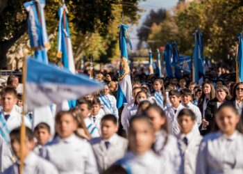Gala Patria y desfile para celebrar el 216° aniversario de la Revolución de Mayo