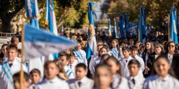 Gala Patria y desfile para celebrar el 216° aniversario de la Revolución de Mayo