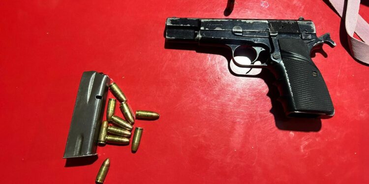 Detienen a una pareja en Chimbas tras disparar contra un móvil policial