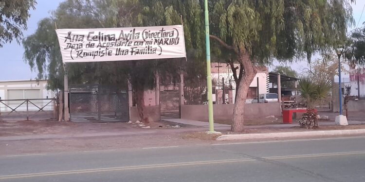“Rompiste una familia”: el pasacalle que hizo famosa a una escuela de Angaco