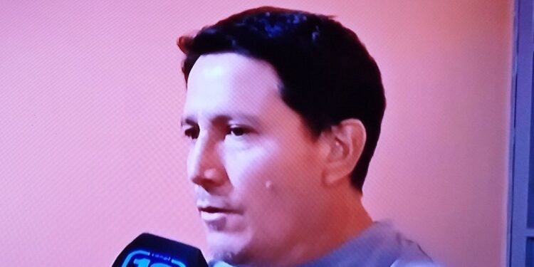 Habló el polémico árbitro César Castro y afirmó que el agredido fue él