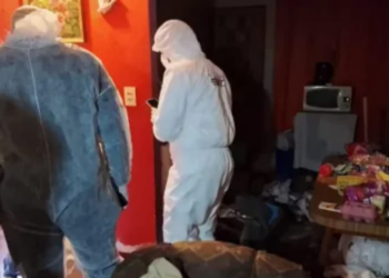 Encuentran a un hombre muerto y en estado de descomposición en su departamento