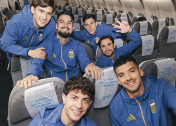 La selección argentina partió para jugar el Mundial: los futbolistas que viajaron