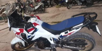 Robo a mano armada en Pocito: Delincuentes le robaron una Honda África Twin