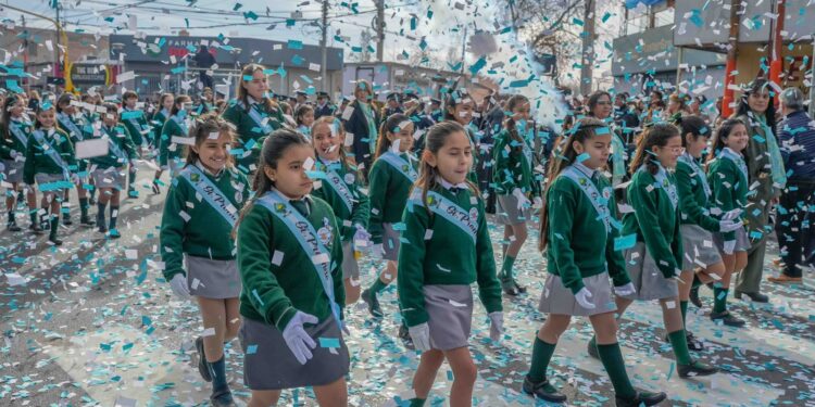 Más de 25.000 personas colmaron Chimbas en una histórica celebración por el Día de la Bandera