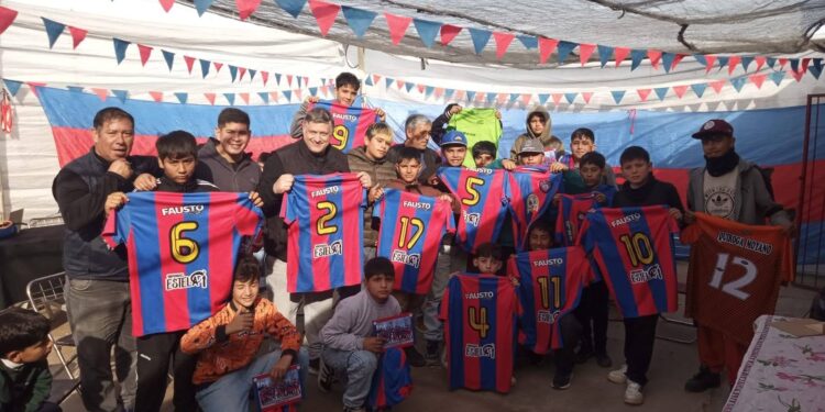 Rodolfo Jalife homenajeó a los campeones de Sexta División del Club Juvenil San Lorenzo