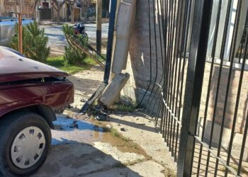 Impactante choque en Caucete: un automovilista alcoholizado terminó incrustado en una casa