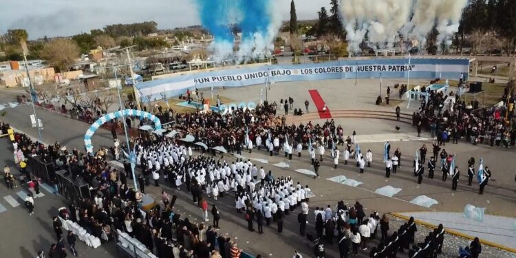 9 de Julio vivió una emotiva Promesa de Lealtad a la Bandera junto a cientos de alumnos