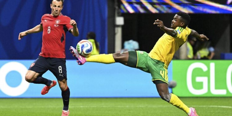 República Checa y Sudáfrica empataron 1-1 en un duelo de necesitados