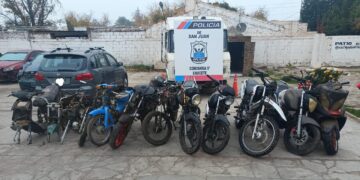 Allanaron talleres mecánicos en Caucete y secuestraron 11 motos
