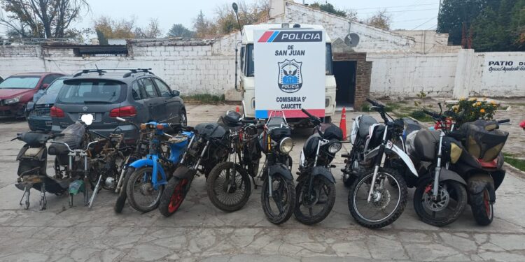 Allanaron talleres mecánicos en Caucete y secuestraron 11 motos