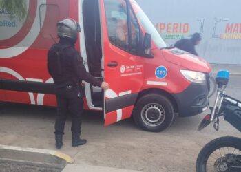 Un policía realizó RCP y salvó la vida de un bebé que se estaba ahogando