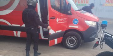 Un policía realizó RCP y salvó la vida de un bebé que se estaba ahogando