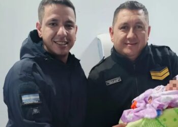 Policías asistieron un parto de emergencia en Chimbas y ayudaron al nacimiento de una bebé