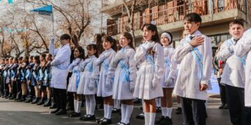Estudiantes de Santa Lucía prometieron lealtad a la Bandera