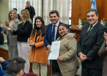 Orrego entregó 136 escrituras