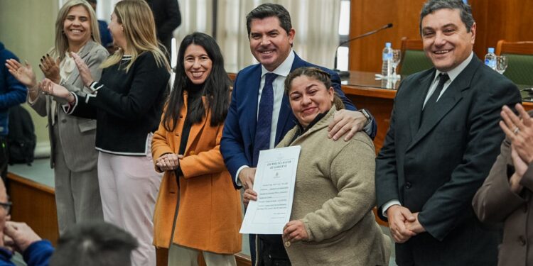Orrego entregó 118 escrituras