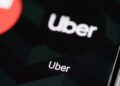 Violento robo a un conductor de Uber Moto en Rawson: lo citaron por la app y lo atacaron