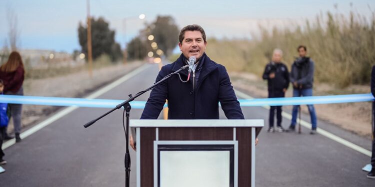 Orrego inauguró una repavimentación clave para Angaco y San Martín y anunció nuevos asfaltos