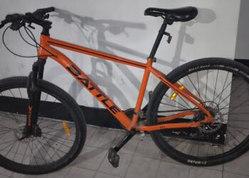 Intentaron robar una bicicleta en Rawson, golpearon a la víctima y terminaron detenidos
