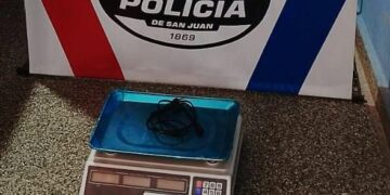 Buscan a un vendedor de objetos y secuestran una balanza en 25 de Mayo