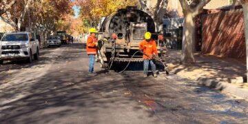 Comenzaron los trabajos de pavimentación sobre calle Caseros