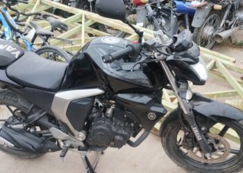 Secuestran una moto Yamaha tras una persecución y fuga de dos sospechosos