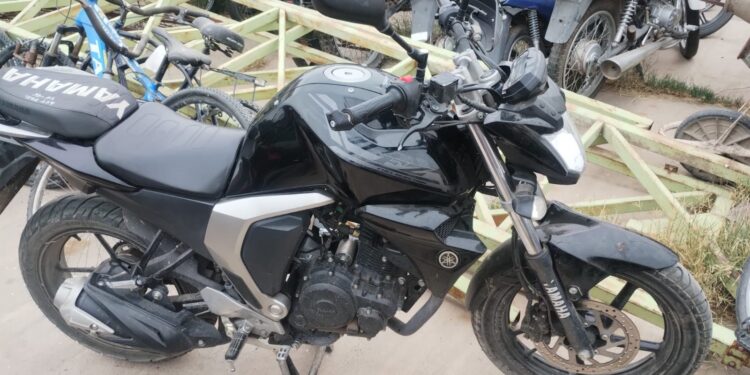 Secuestran una moto Yamaha tras una persecución y fuga de dos sospechosos