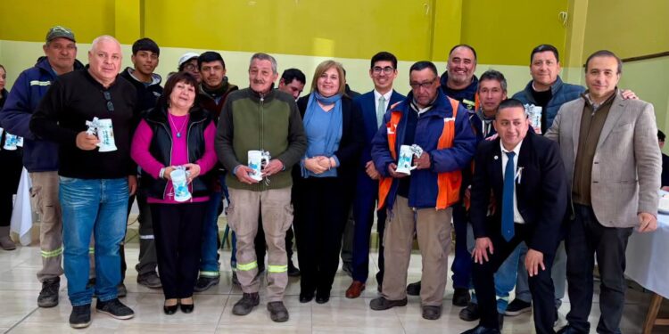 Trabajadores y jubilados municipales celebraron el Día del Padre en San Martín