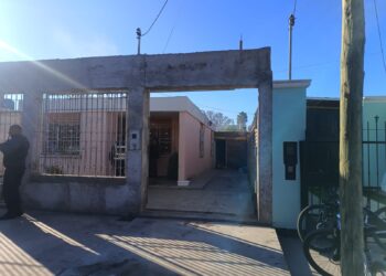 Incendio y desesperación en Caucete: un comerciante sufrió una crisis respiratoria